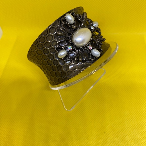 (5/$25‎ SALE ✅) PREOWN VTG LOOK Metal Wrist Cuff Bracelet - Picture 5 of 7